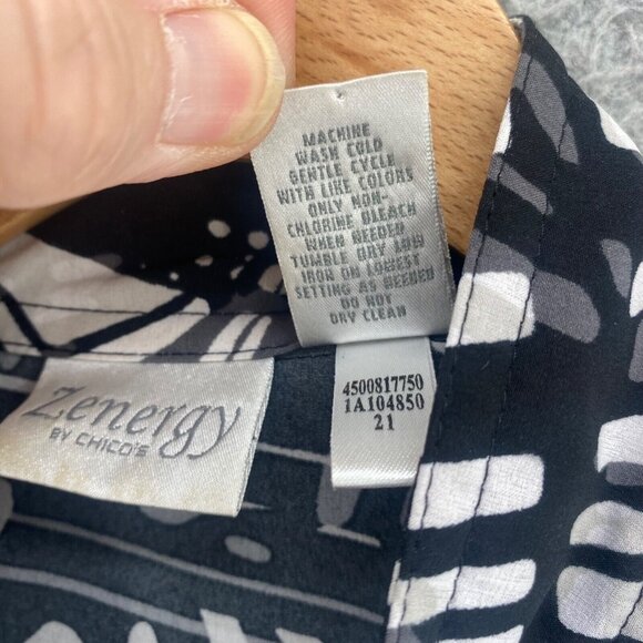 Chicos Jacket Womens 1 US Medium Black White Pattern Zenergy Mock Neck Stretch - Picture 7 of 11